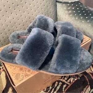 Manitobah Plush Sunrise Sandal Deep Sea/Ocean New in Box